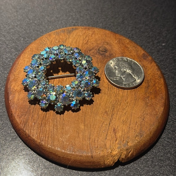 Vintage Blue Aurora Borealis Rhinestone Circle Brooch Pin - Picture 6 of 6